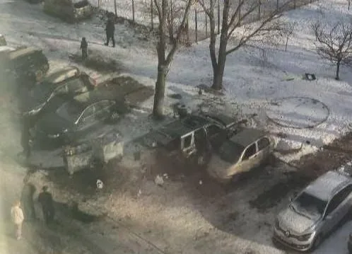 В Киеве на Оболони в районе станции метро Героев Днепра был взорван внедорожник