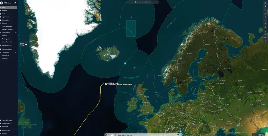 Кадры погони за российским танкером Marinera, еще недавно ходившим под именем Bella 1, в Северной Атлантике