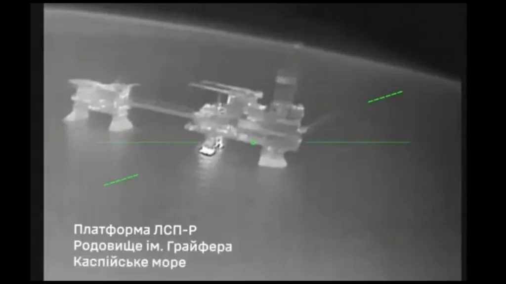 Удары украинских дронов-камикадзе по российским нефтяным платформам в Каспийском море