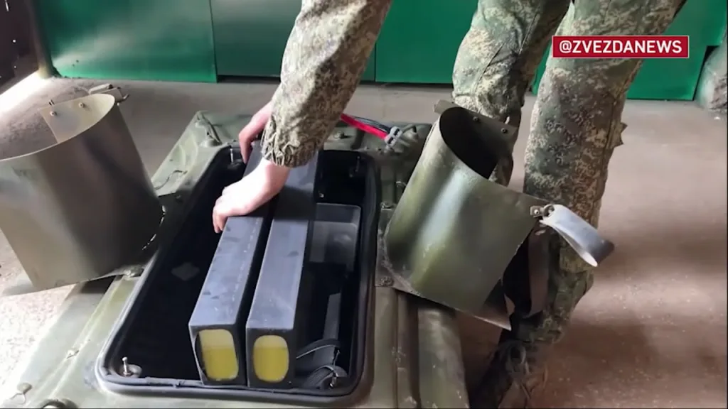 Процесс установки якорных надводных мин (ЯРМ) российским надводным БЭК "Сириус-82" на Днепре