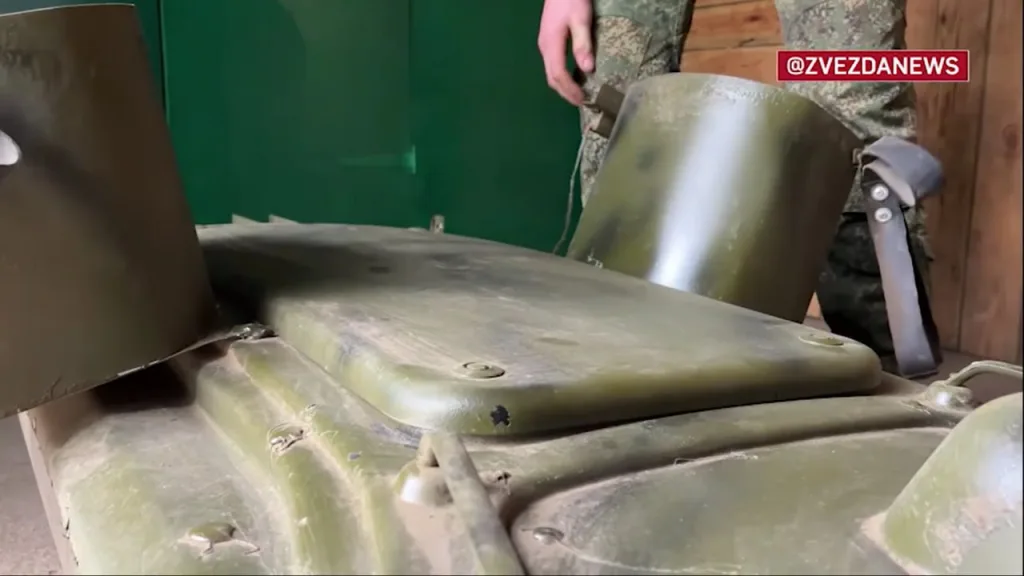 Процесс установки якорных надводных мин (ЯРМ) российским надводным БЭК "Сириус-82" на Днепре