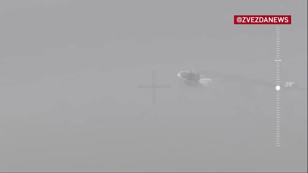 Процесс установки якорных надводных мин (ЯРМ) российским надводным БЭК "Сириус-82" на Днепре