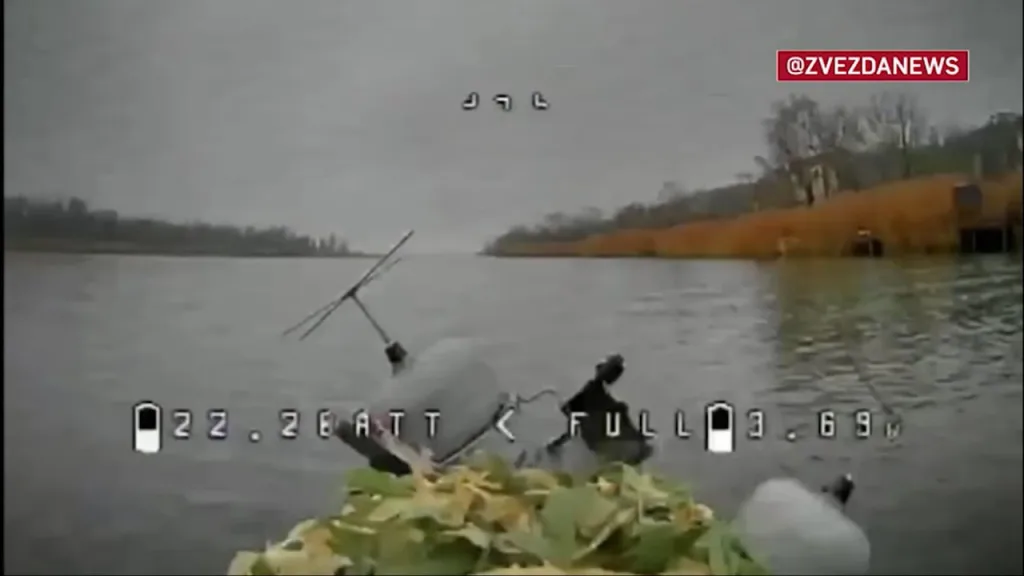 Процесс установки якорных надводных мин (ЯРМ) российским надводным БЭК "Сириус-82" на Днепре