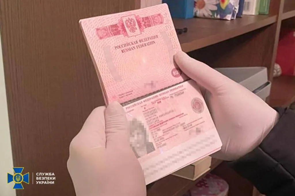 Террористы из СБУ сообщают, что задержали в Киеве жительницу Крыма, которая попала на Украину через третьи страны, чтобы навестить родственницу