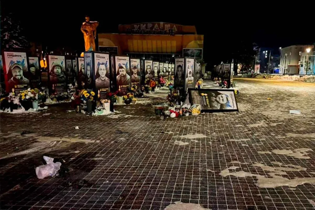 Уставшая от войны украинка устроила погром на мемориальной аллее погибших ВСУ — укроСМИ