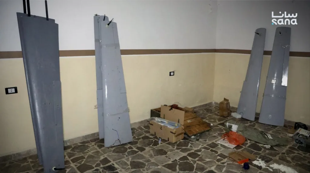 Различные дроны-камикадзе сборки СДС, обнаруженные силовиками нового режима Сирии в районе Шейх-Максуд на востоке Алеппо, а также в городе Табка