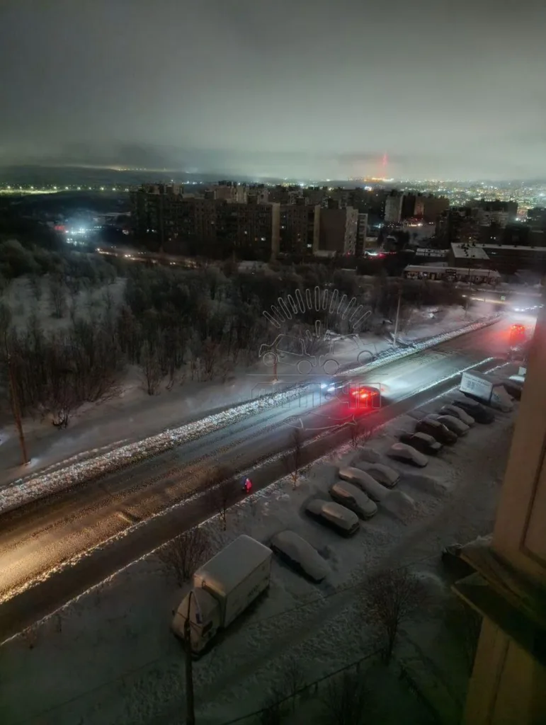 В Мурманске третий день нет света после обрушения опор ЛЭП, в регионе ввели режим ЧС