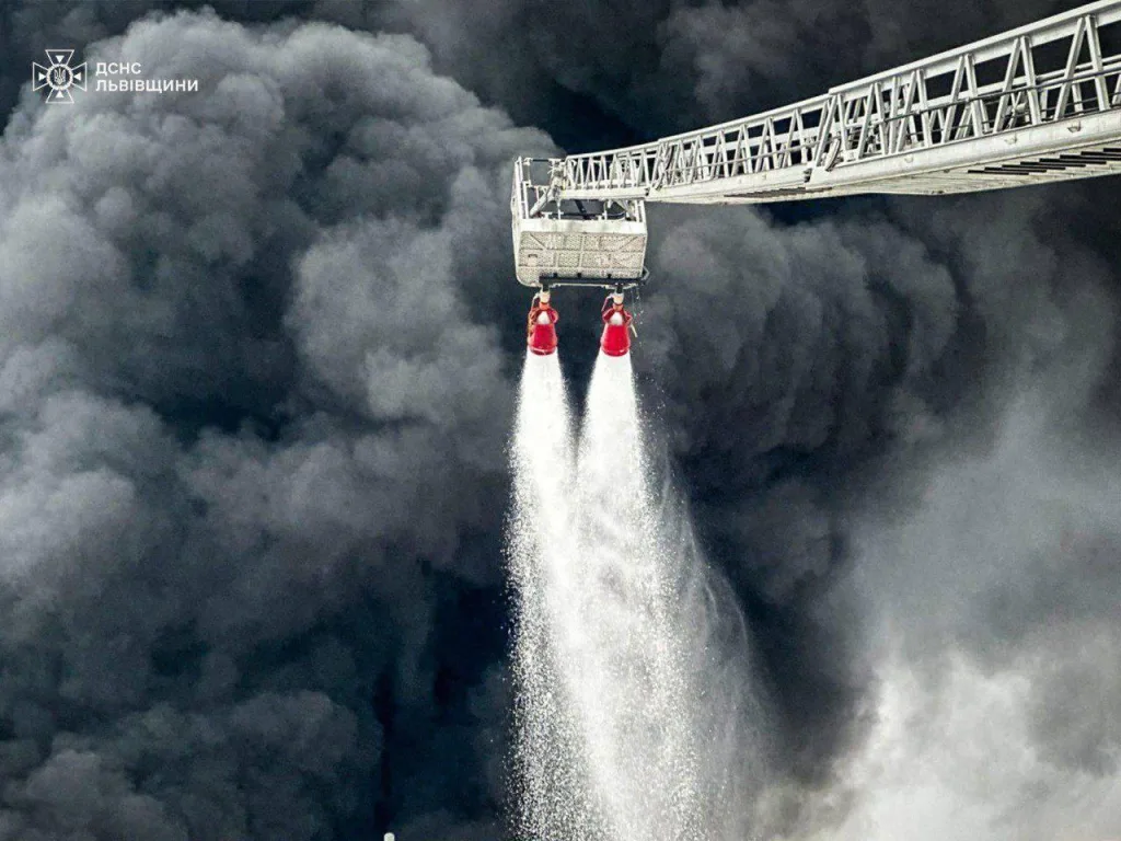 ВС РФ ударили по нефтепроводу «Одесса-Броды»: горит нефтехранилище