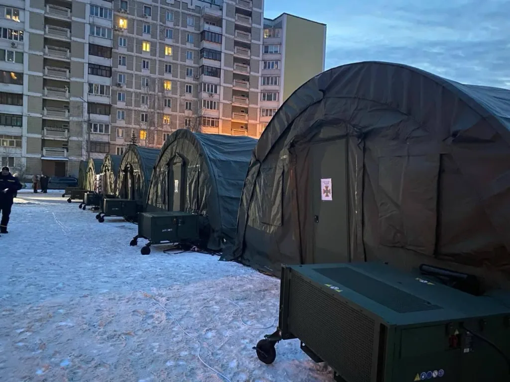 «Яма, а сверху дырка»: власти выкопают для киевлян уличные туалеты