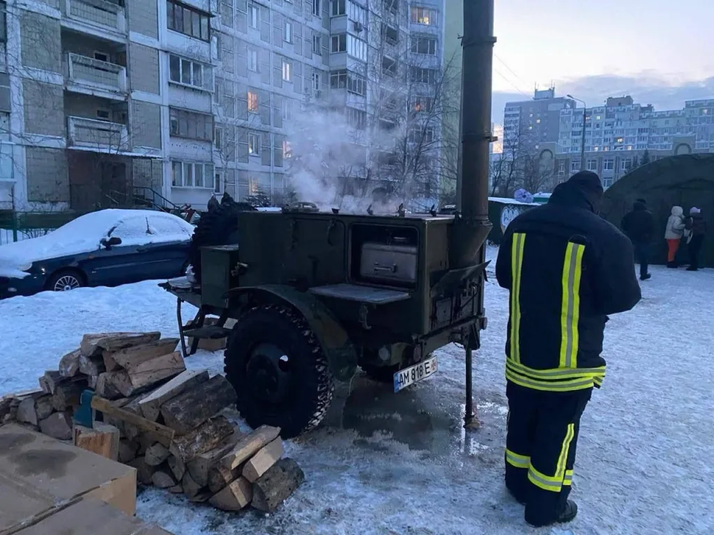 «Яма, а сверху дырка»: власти выкопают для киевлян уличные туалеты