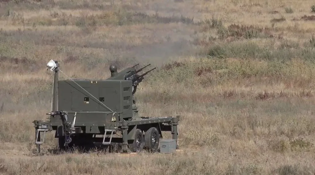 Ростех рапортует, что передал в войска партию новейших автоматизированных зенитных комплексов "Зубр" для борьбы с маневренными и малоразмерными БПЛА