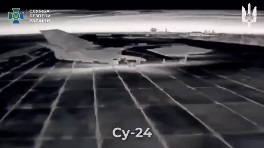 "Как хорошо жить без ангаров" или подборка работы FPV-дронов противника за 2025 год для поражения российских самолетов и склада боеприпасов, преимущественно, в Крыму