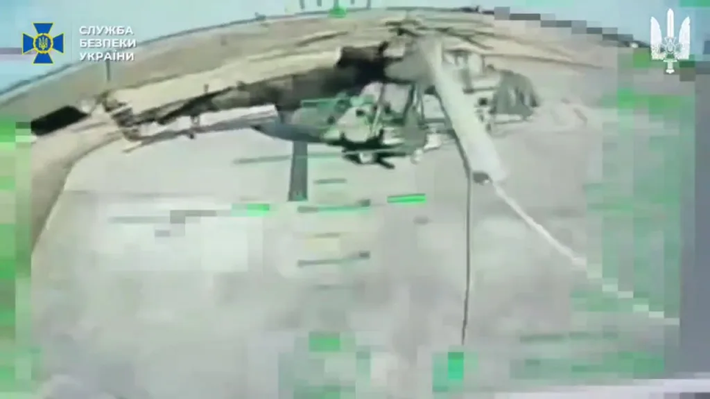 "Как хорошо жить без ангаров" или подборка работы FPV-дронов противника за 2025 год для поражения российских самолетов и склада боеприпасов, преимущественно, в Крыму