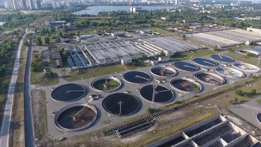 Интересно, что на фоне ударов по энергосистеме Киева всё чаще озвучивается мысль, что, мол, ничего страшного, можно посидеть без света, а весной станет легче