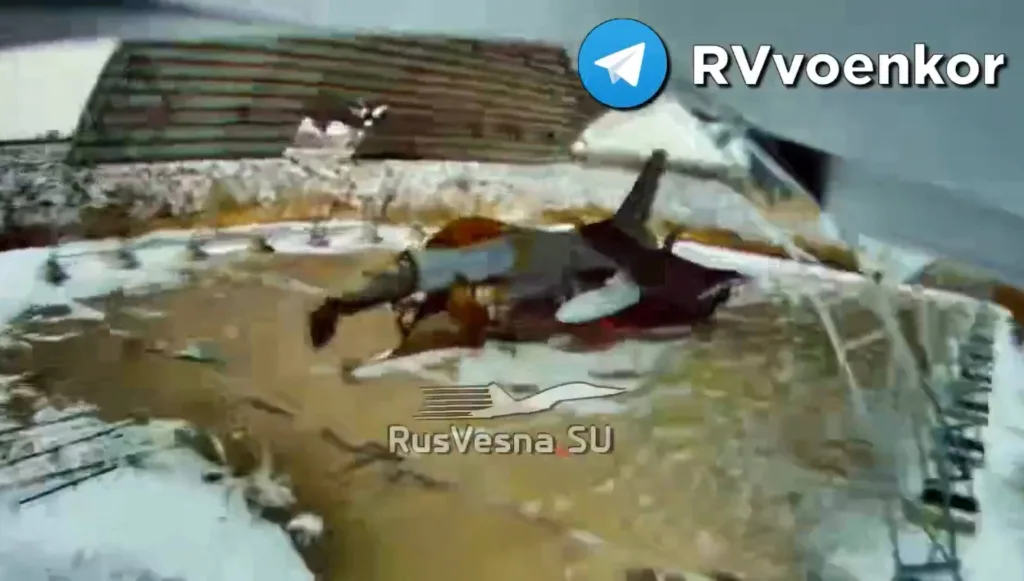 Удары дронов-камикадзе БМ-35 с терминалами Starlink по макетам истребителей и РЛС противника в Полтавской области