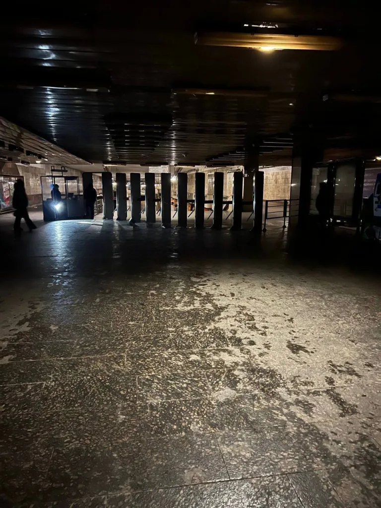 Массовое отключение электричества на Украине. Без света остались несколько областей — Киевская, Черниговская, Сумская, Житомирская, Днепропетровская и Одесская