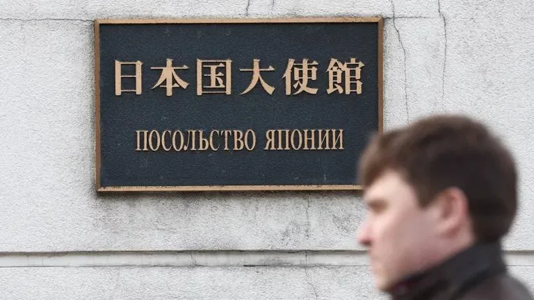 Япония открывает визовые центры в России