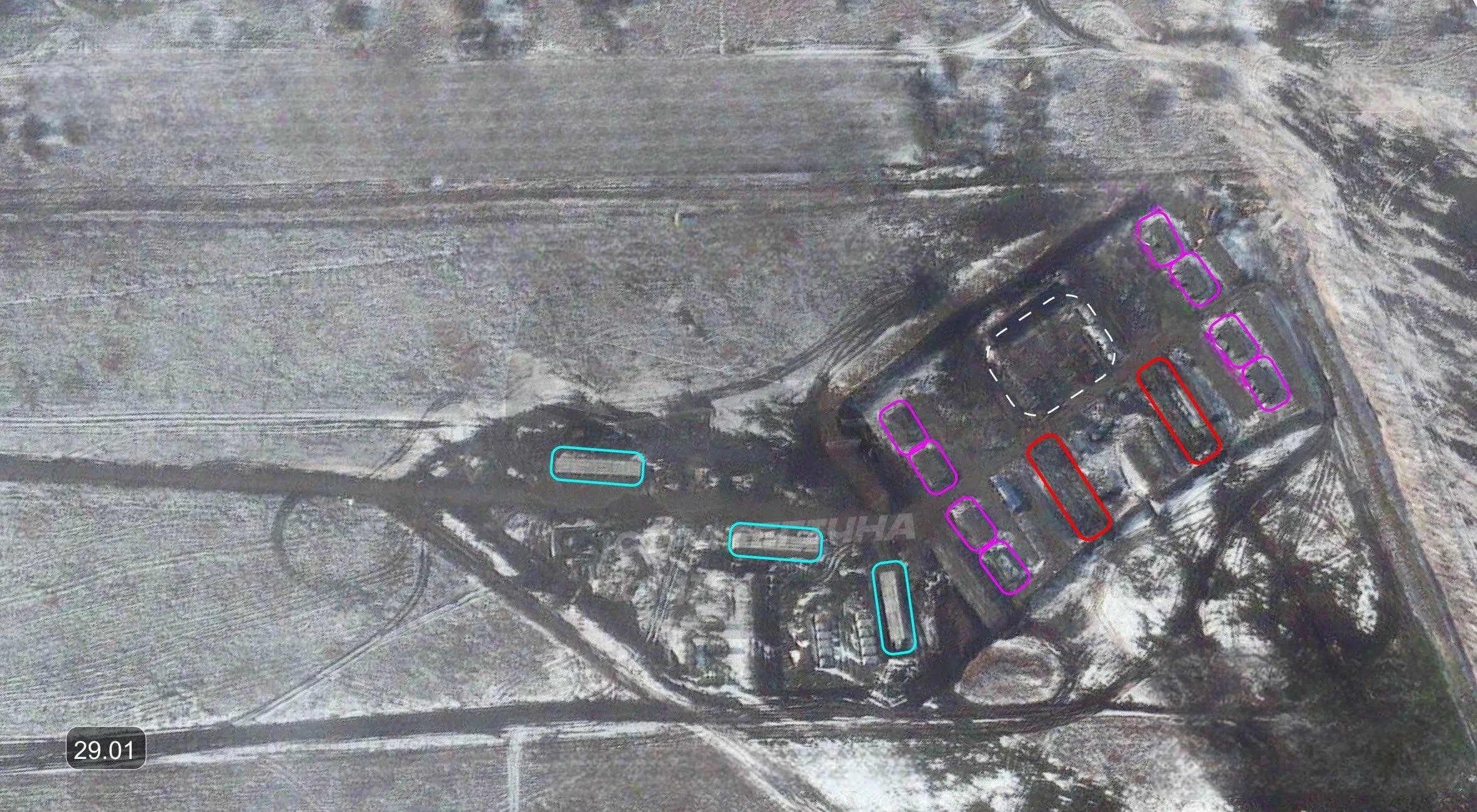 Спутники компании Vantor (она же бывшая MAXAR) зафиксировали активное расширение логистической инфраструктуры на аэродроме в Приморско-Ахтарске (Краснодарский край)