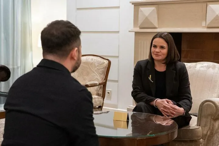 Киев идёт ва-банк: дело против Лукашенко, ставка на Тихановскую и задержание белорусской «шпионки»