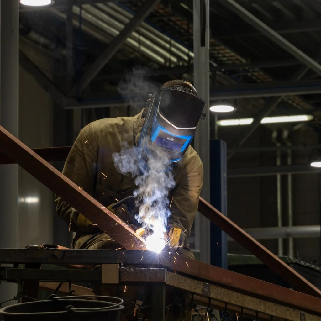 Эстонцы принялись варить антидроновые каркасы на свои бронетранспортеры Patria Pasi финского производства