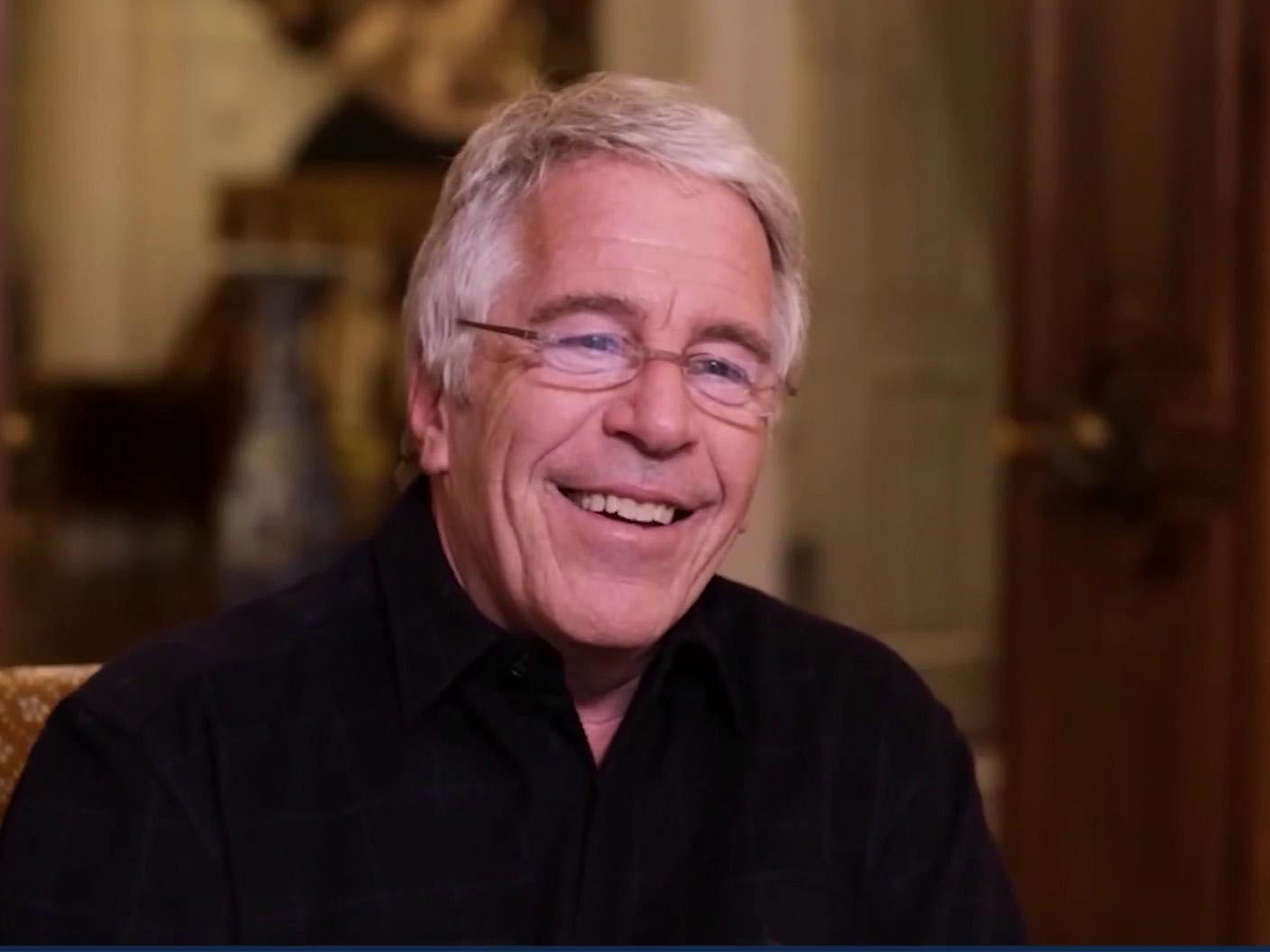 СМИ: Эпштейна «похоронили» по записям за день до его смерти0