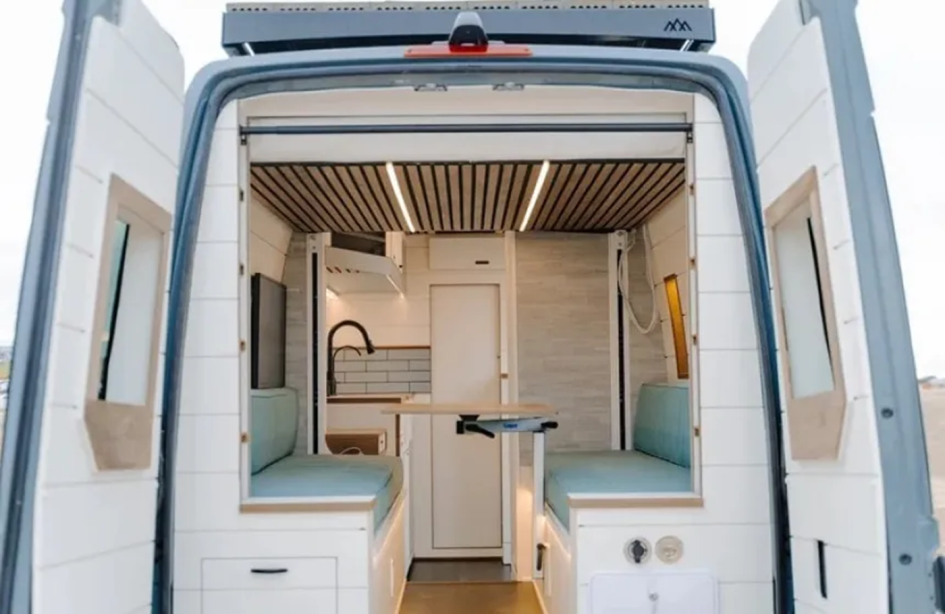 Необычный фургон Shift Van: как мобильный дом с раздвижным душем меняет представление о комфорте