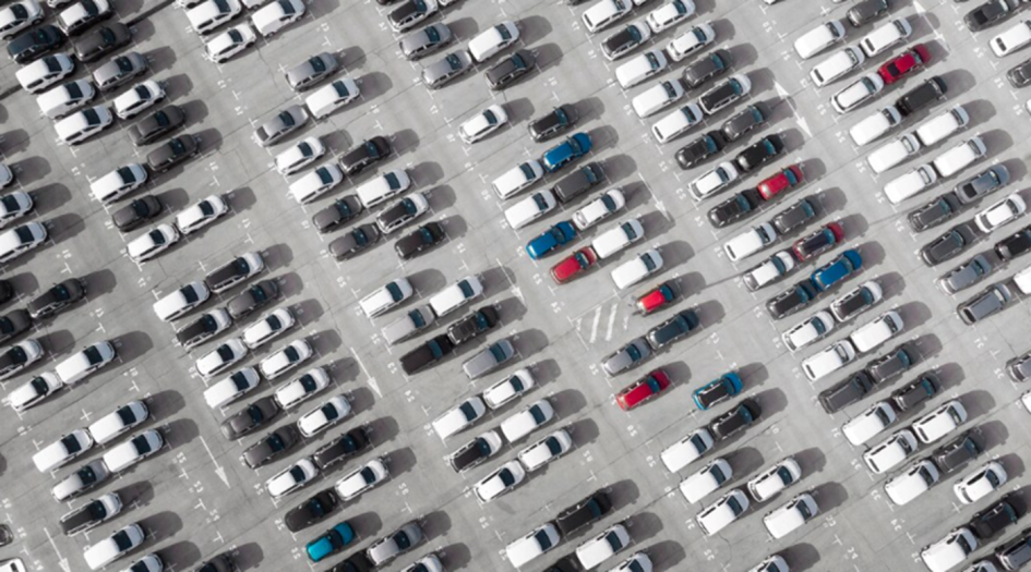 Парковка передом или задом: как привычки водителей влияют на безопасность и комфорт