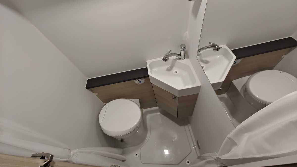 SUN LIVING Family V60SP: дизельный автодом на базе Fiat Ducato с двумя кроватями и АКПП