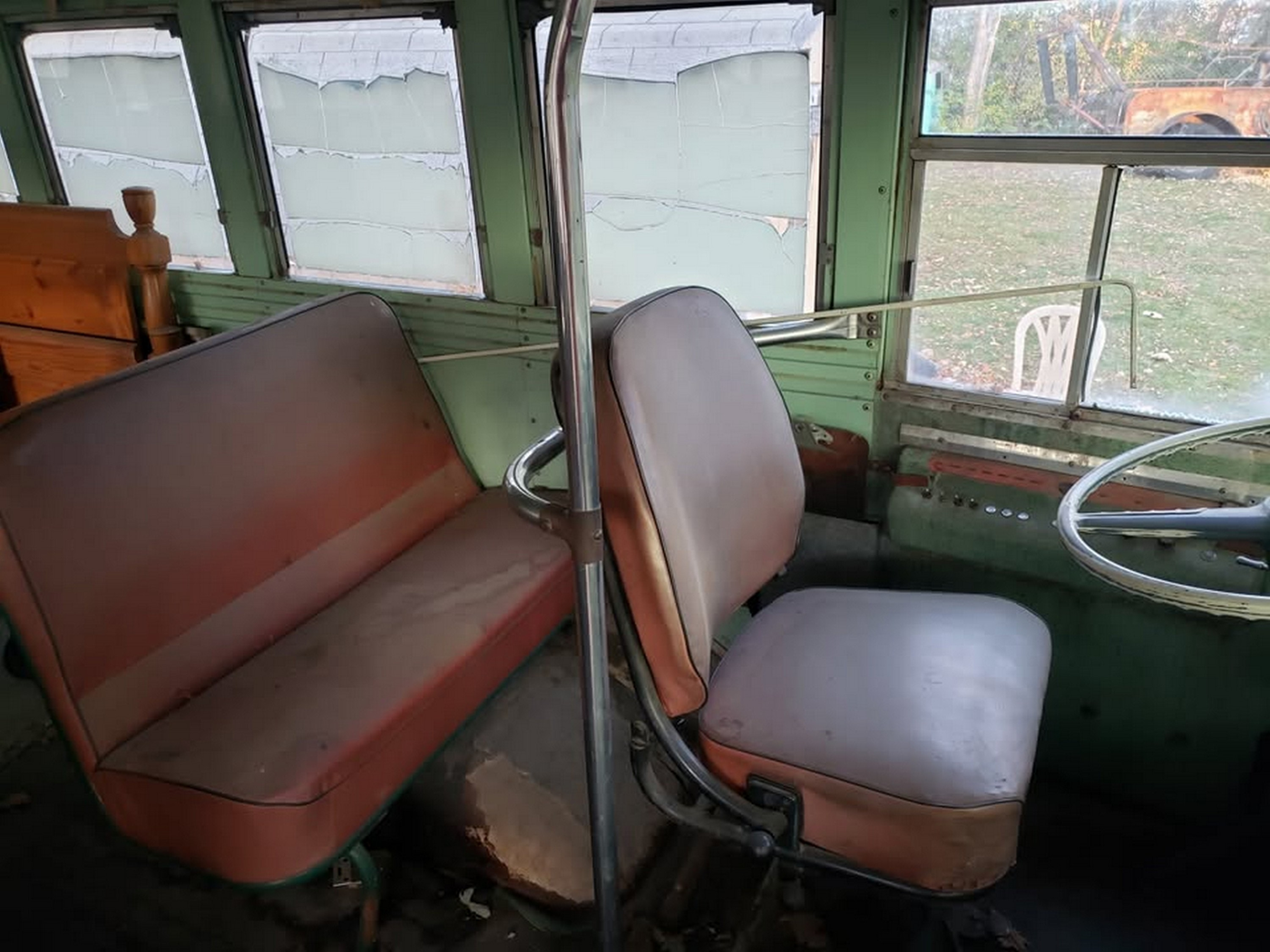 Редкий автобус GMC с историей: попытка переделки в дом на колесах обернулась провалом