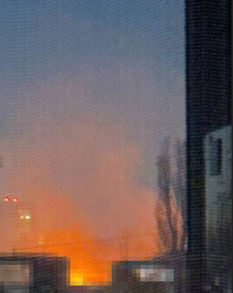 Появились новые кадры прилетов  БПЛА в Одессе