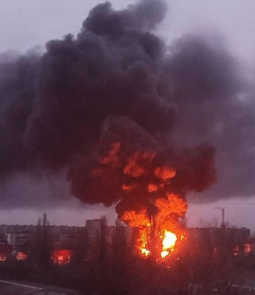 Горящая в Херсоне АЗС