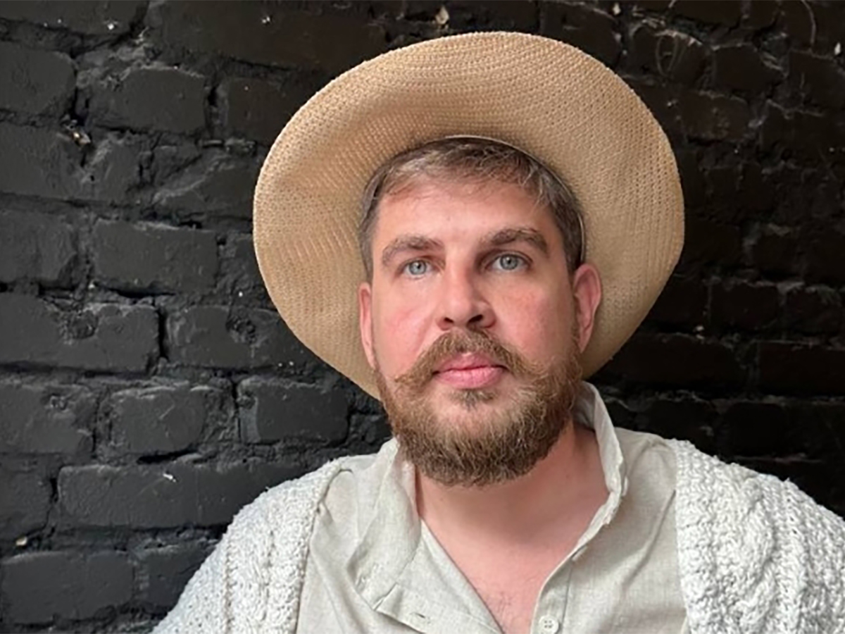 Актер сериалов «Универ» и «СашаТаня» Николай Ткаченко погиб в зоне СВО0