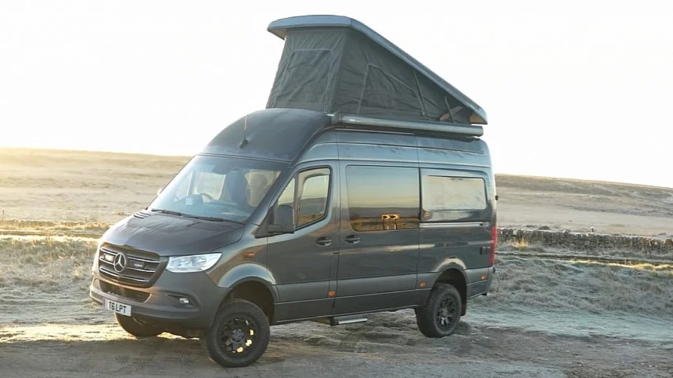 4x4 Sprinter с уникальной планировкой и подъемной крышей: новый взгляд на автодома