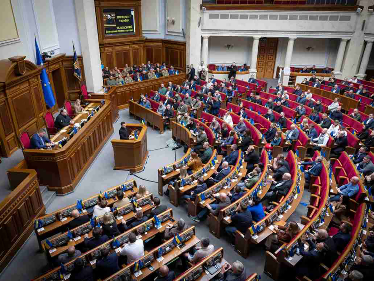 В Раде массово отравились парламентарии: голосования отменены на две недели0