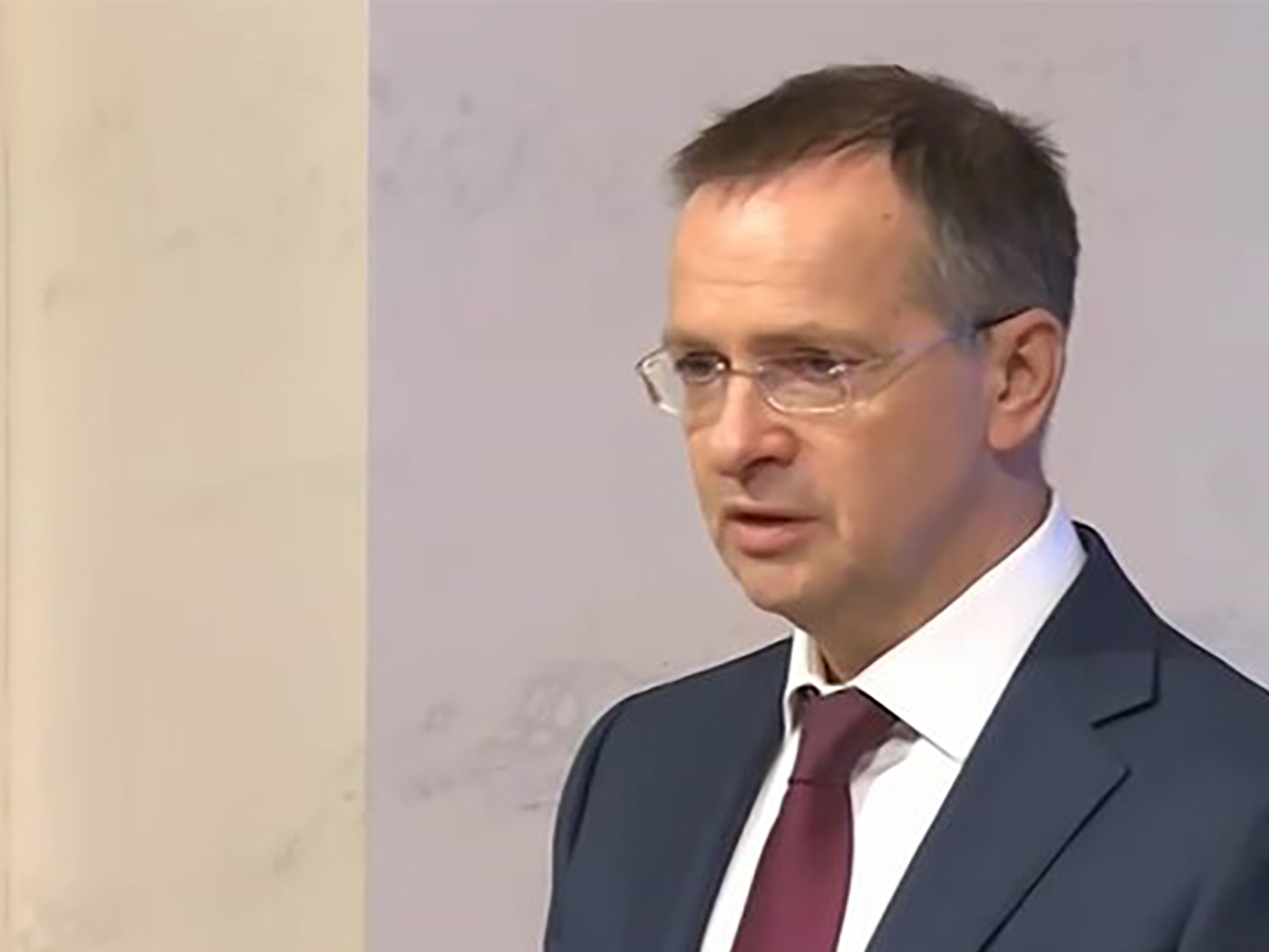 СМИ: Мединский привез в Швейцарию строгий ультиматум0