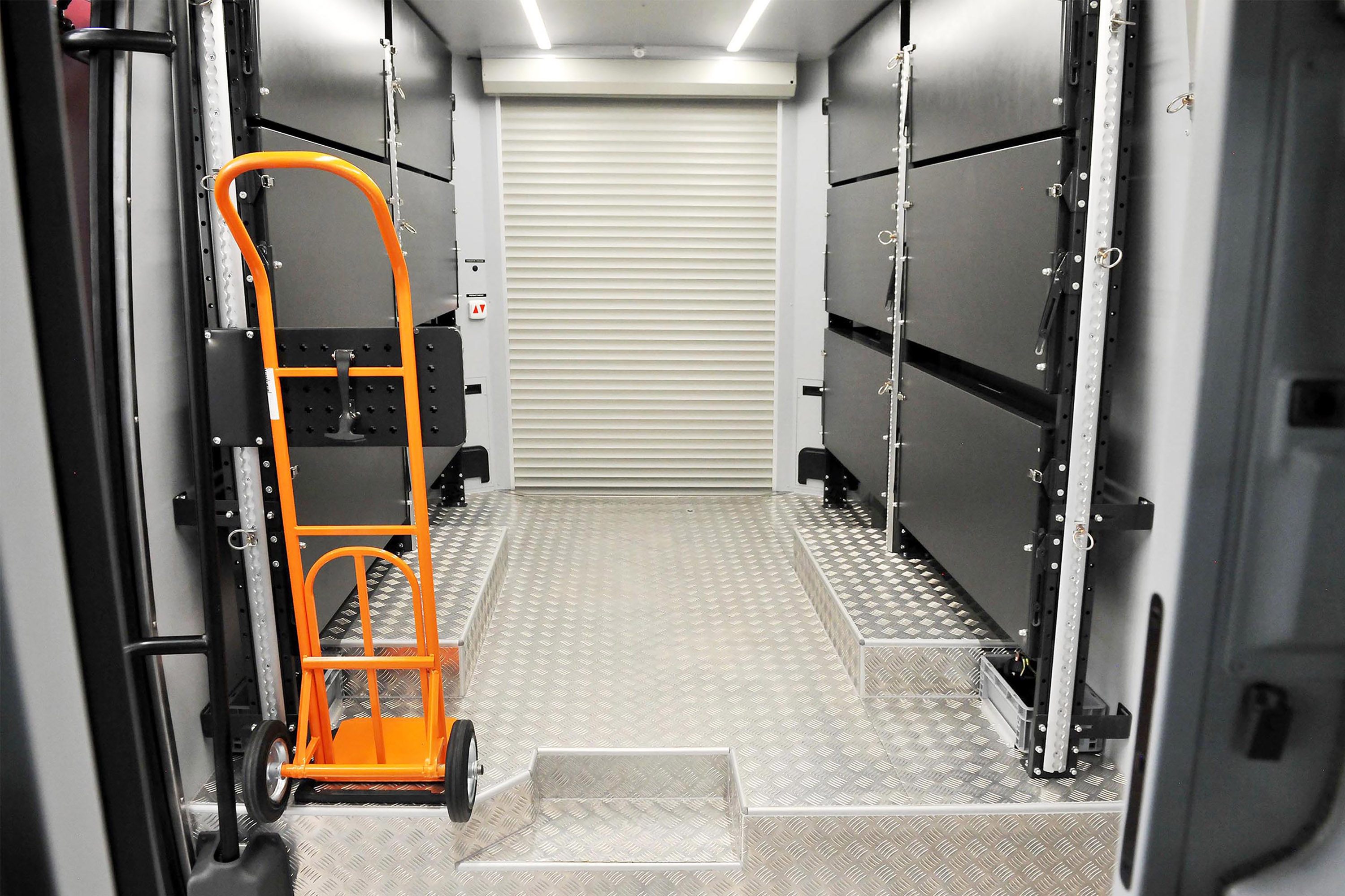 ГАЗ представил «ГАЗель Логистик»: первый низкопольный фургон для доставки в России