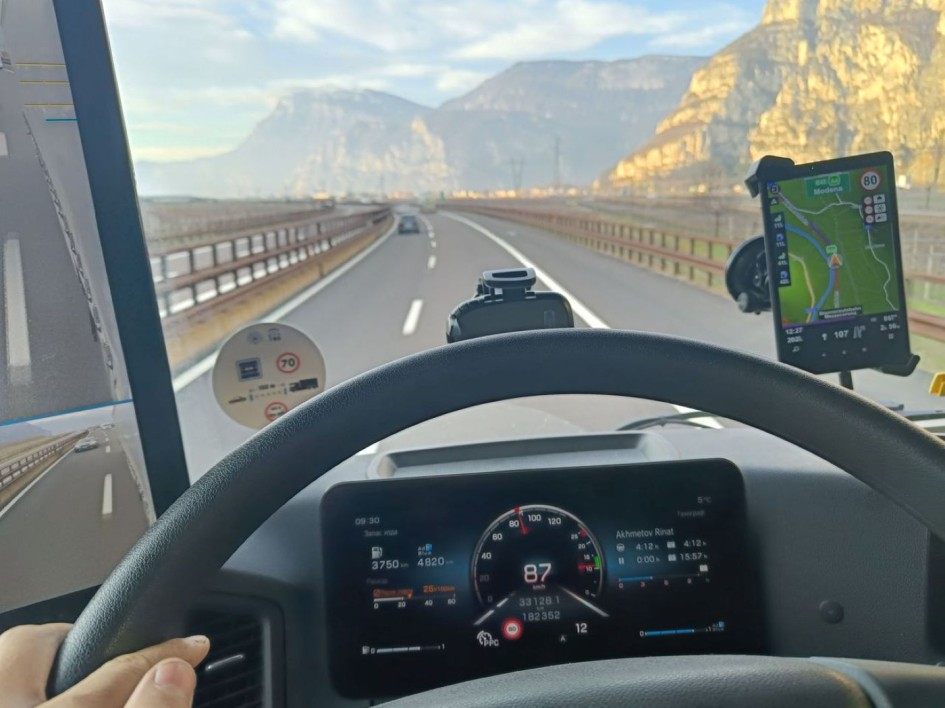 Mercedes-Benz Actros 4x2 2022 глазами дальнобойщика: плюсы и минусы эксплуатации