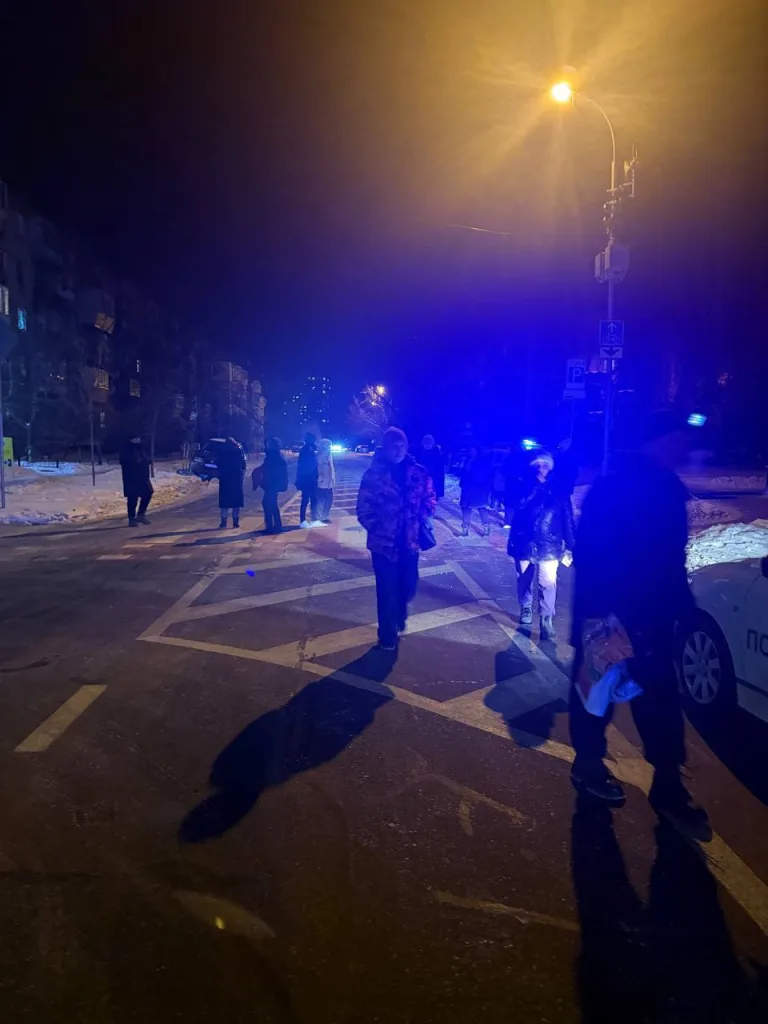 Недовольные киевляне заблокировали дорогу из-за отсутствия света и тепла