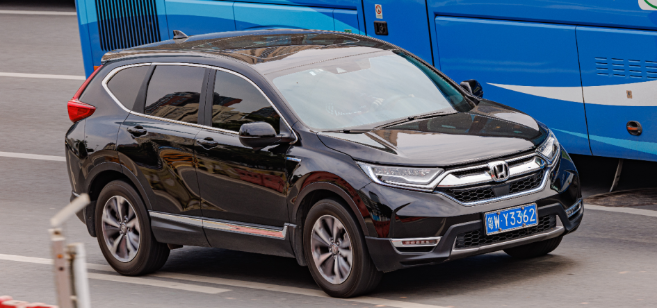 Honda CR-V Hybrid против Omoda C7: разница в цене 2 млн и неожиданные нюансы выбора