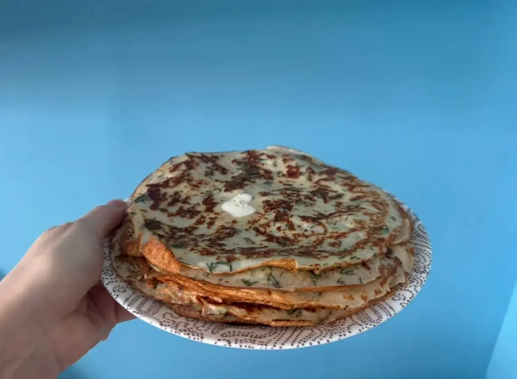 Избавьтесь от молока из рецепта: этот компонент превратит блины в шедевр