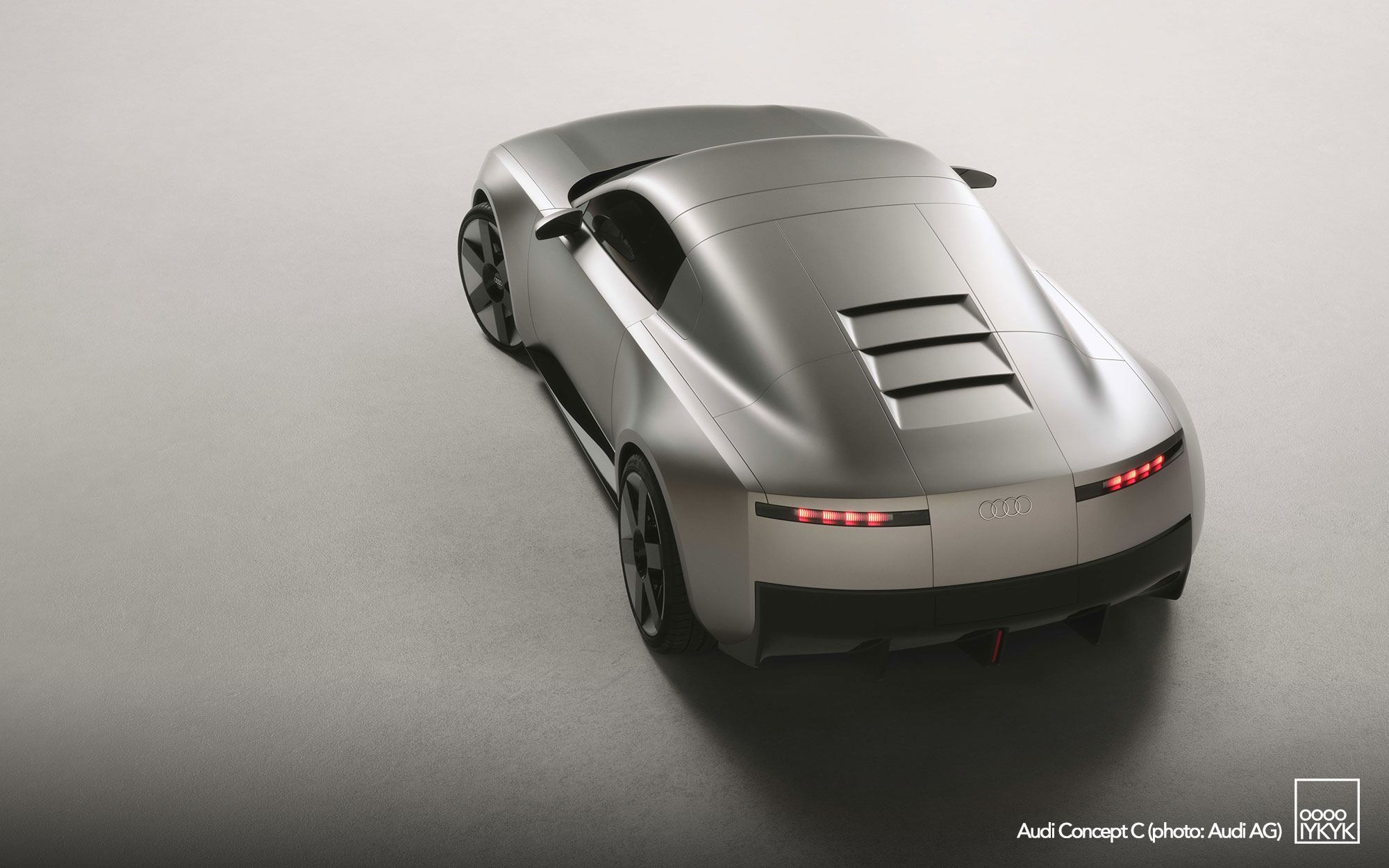 Новый Audi удивил необычной решеткой и смелым дизайном