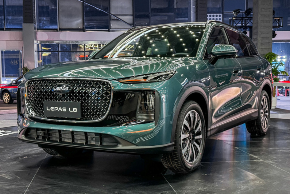 Chery Lepas L8 выходит в Европу: гибридный SUV с запасом хода 1300 км и премиальным салоном