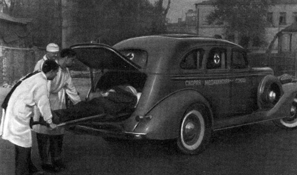 Редкие ЗИС-101 превратили в санитарные авто: как элитные машины спасали москвичей