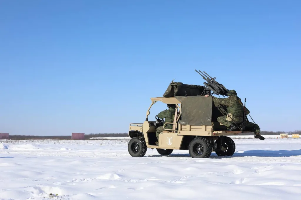 Граждане, заключившие контракт о пребывании в мобилизационном людском резерве, отрабатывают навыки по противодействию дронам камикадзе условного противника для защиты объектов критической инфраструктуры