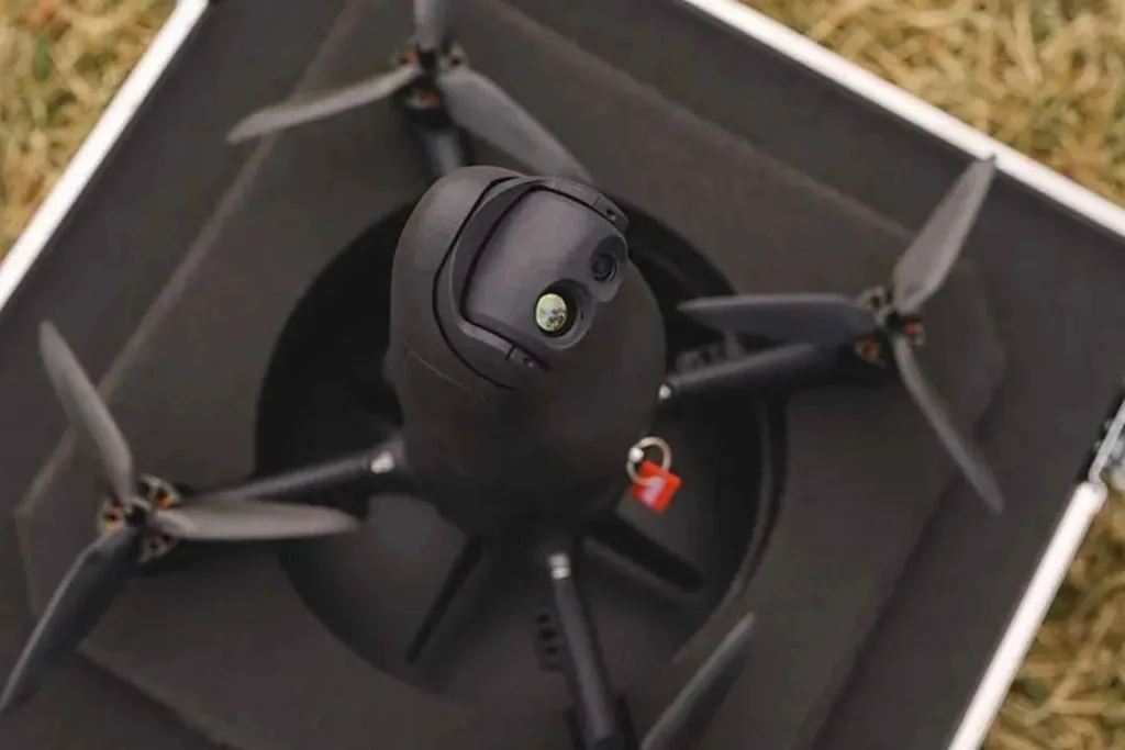 Латвия, Эстония и Бельгия стали первыми странами НАТО, начавшими развертывание полностью автономной системы перехвата беспилотников «Blaze» вдоль своих границ на фоне участившихся сообщений о несанкционированных вторжениях беспилотников в их воздушное пространство