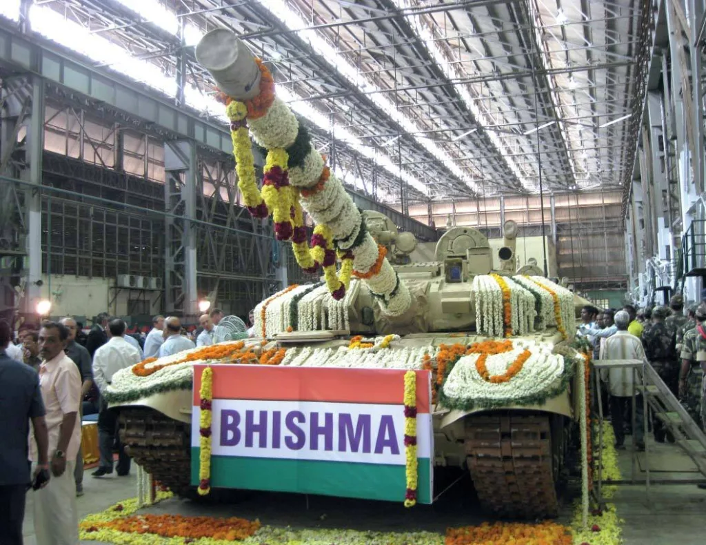 25 лет назад, 15 февраля 2001 года, был подписан контракт на поставку российских танков Т-90С в Индию