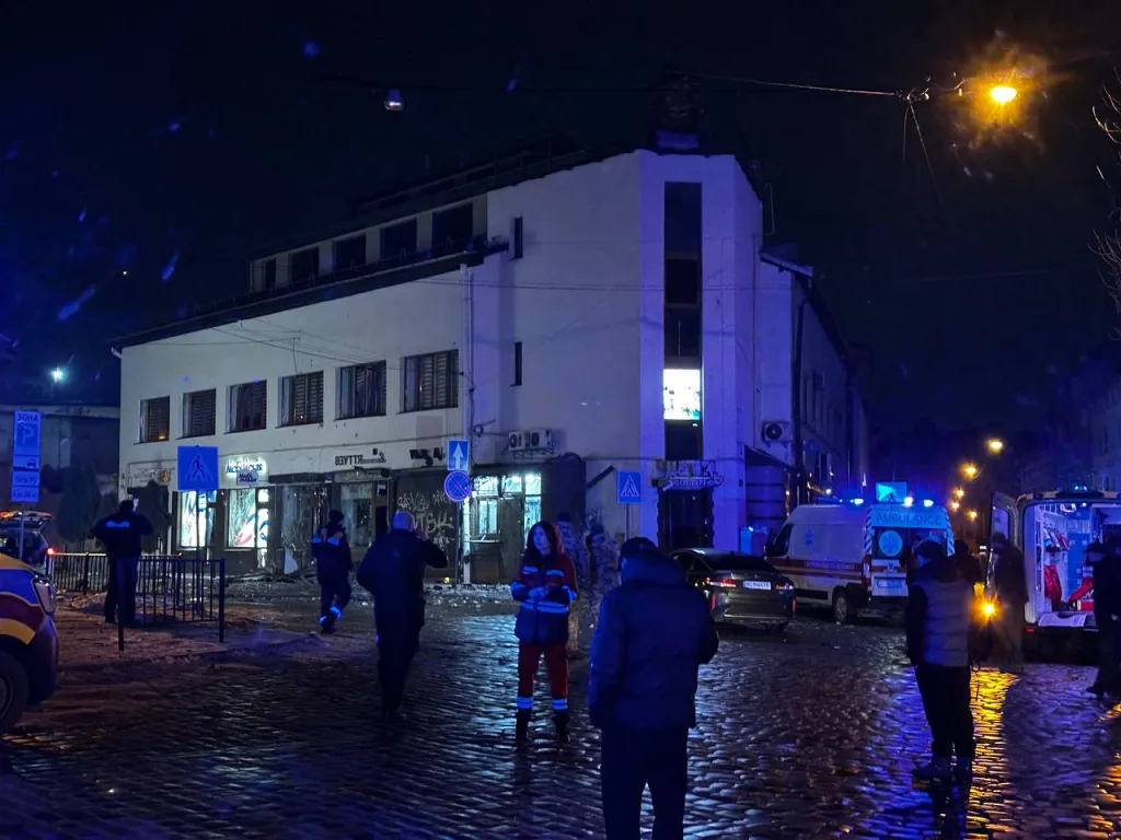 В центре Львова прогремели два взрыва