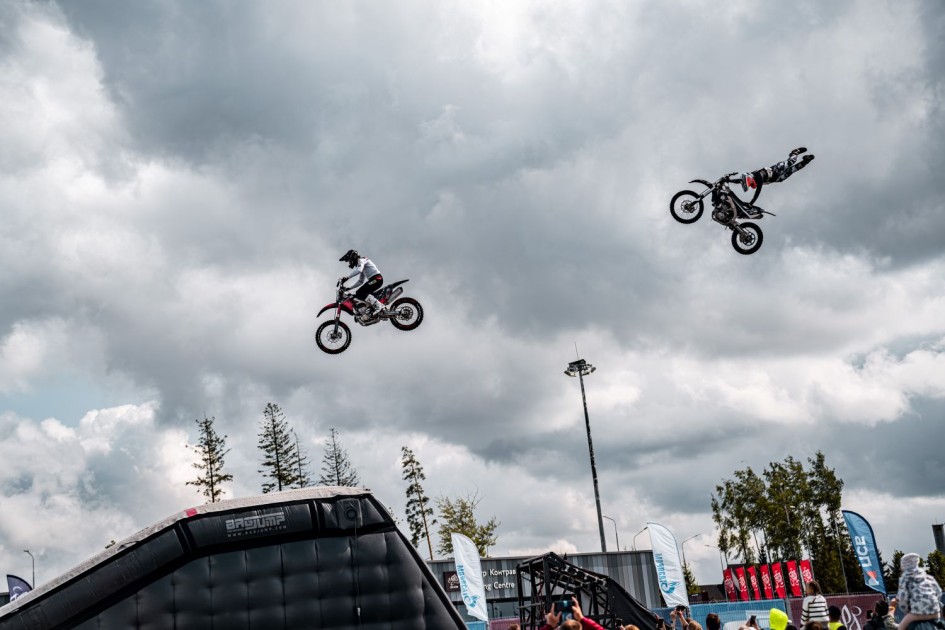 Скорость, прыжки и адреналин: 