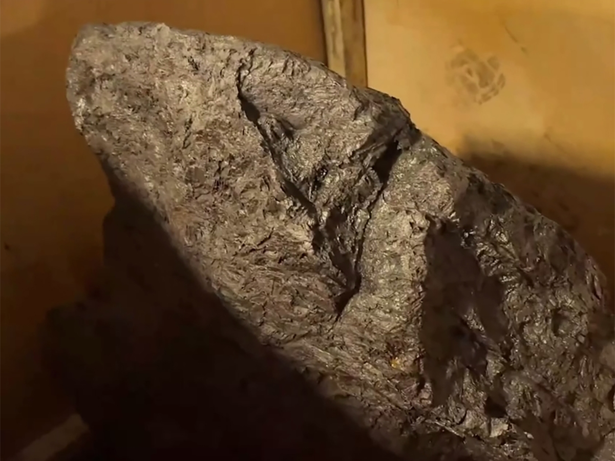 Из России в Британию пытались вывезти астероид весом 2,5 тонны0