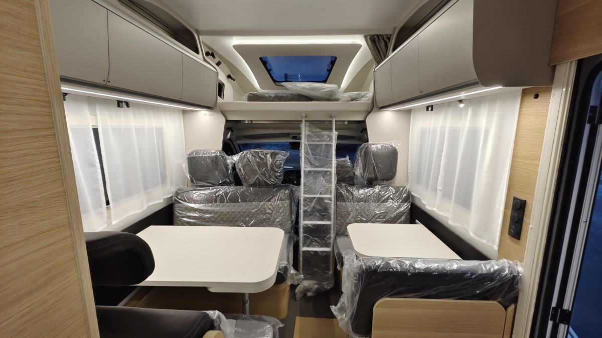 Adria Coral XL 650 DK: новый стандарт комфорта для путешествий на 7 человек